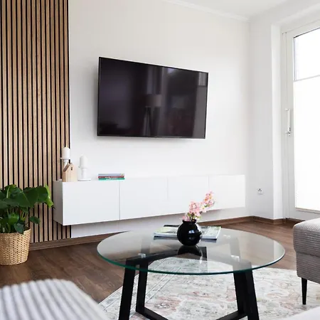 Smartfewo - Penthouse - Bbq - Balkon - Parkplatz Apartment *