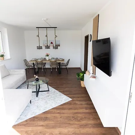 Smartfewo - Penthouse - Bbq - Balkon - Parkplatz アパート バート・ツヴィッシェンアーン